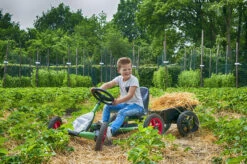 BERG Skeler Buddy Fendt -Berg Winkel berg buddy fendt with junior trailer and boy