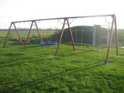 Hardhouten Schommelcombinatie 2 Schommelzitjes + 2 Peuterschommels + Vogelnest Openbaar -Berg Winkel gekoppeld 4 schommels en vogelnest schommelzitje 1