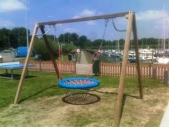 Hardhouten Vogelnest Schommel Openbaar -Berg Winkel hardhouten schommel met vogelnest 1