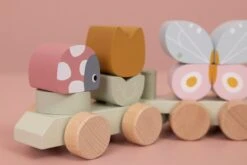 Little Dutch LD7067 Houten Blokkentrein Flowers& Butterflies -Berg Winkel little dutch 7067 blokkentrein flowers and butterflies 1