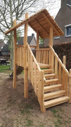 Robinia Toren Platformhoogte 125 Cm -Berg Winkel robinia speeltoren met rvs glijbaan 100 125 openbaar.jpg 2