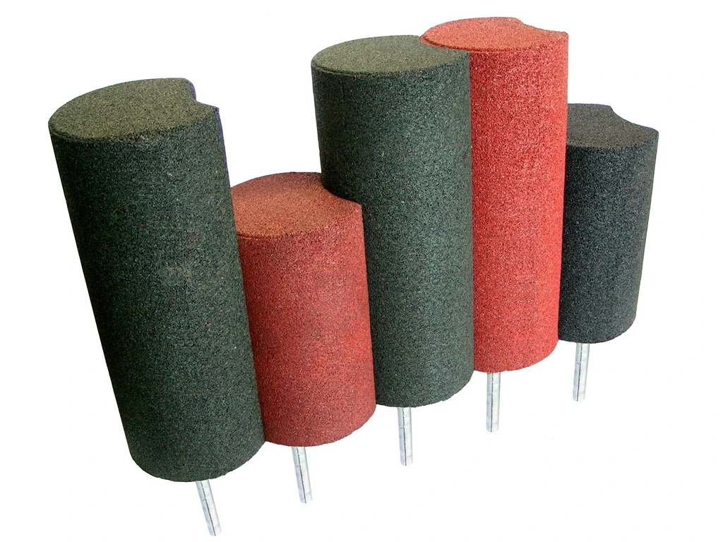 Rubber Pallisades, 40 Cm. Hoog 3 Rubber Pallisades, 40 Cm. Hoog