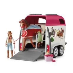 Schleich 42535 Avontuur Met Auto En Trailer HorseClub -Berg Winkel schleich 42535 avontuur met auto en trailer 3 scaled 1