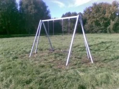 Metalen Schommel Professioneel Uitv : Gegalvaniseerd Met Poedercoating -Berg Winkel schommel staal gegalvaniseerd 1