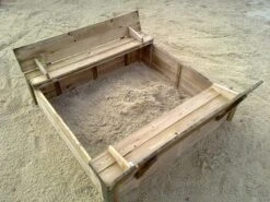 Houten Zandbak Met Bankjes (overjarig) -Berg Winkel zandbak met bankjes 2